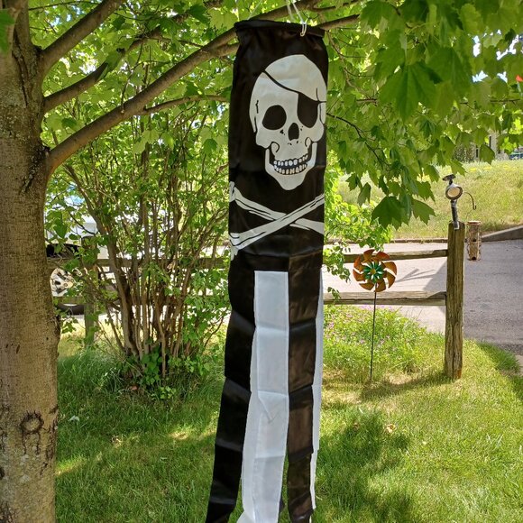 Skull and Bones Pirate Windsock. Resale lot of (10) NEW - Picture 1 of 2